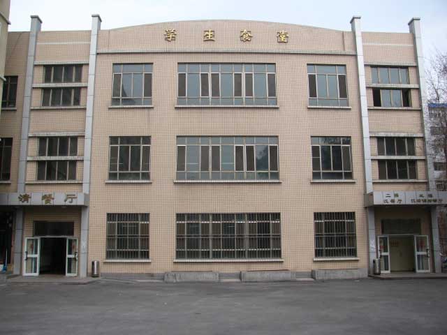 公司为学校食堂安装轻质隔墙